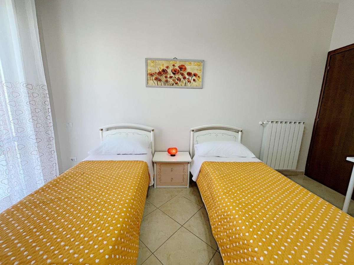 Flavia Apartment กาสเตลลัมมาเร ดิ สตาเบีย ภายนอก รูปภาพ